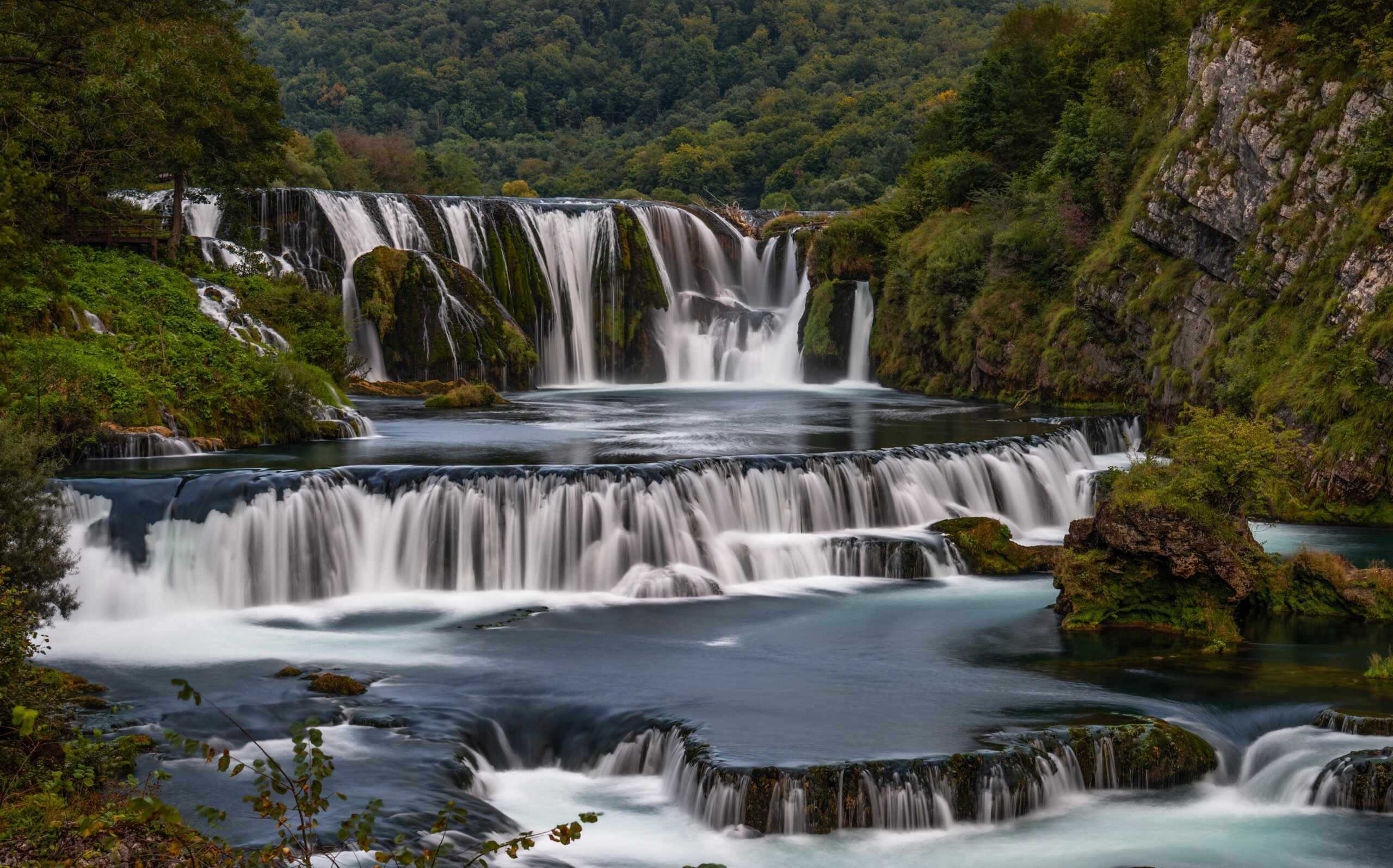 Водопады в боснии и герцеговине. Водопад кравица босния и герцеговина. Босния водопады. Босния и герцеговина водопад кравице. Водопад студеный босния и герцеговина.